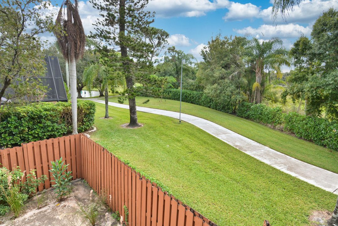 Под контрактом: $239,000 (2 спален, 2 ванн, 1288 Квадратных фут)