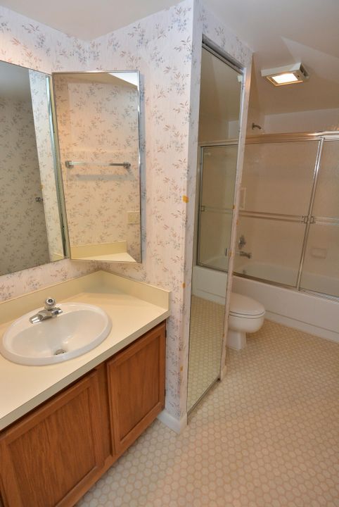 Под контрактом: $239,000 (2 спален, 2 ванн, 1288 Квадратных фут)