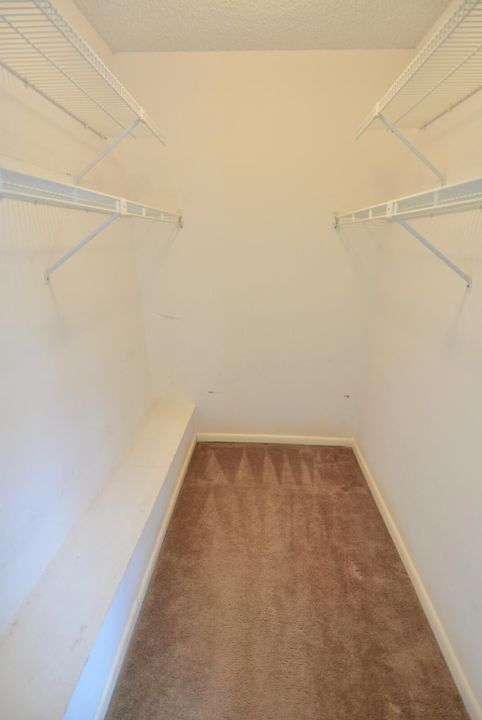 Под контрактом: $239,000 (2 спален, 2 ванн, 1288 Квадратных фут)