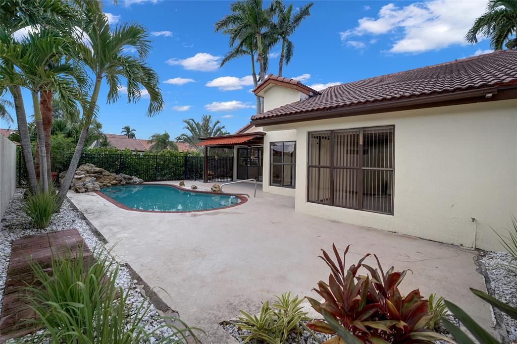 Active With Contract: $5,100 (3 beds, 2 baths, 1738 Square Feet)