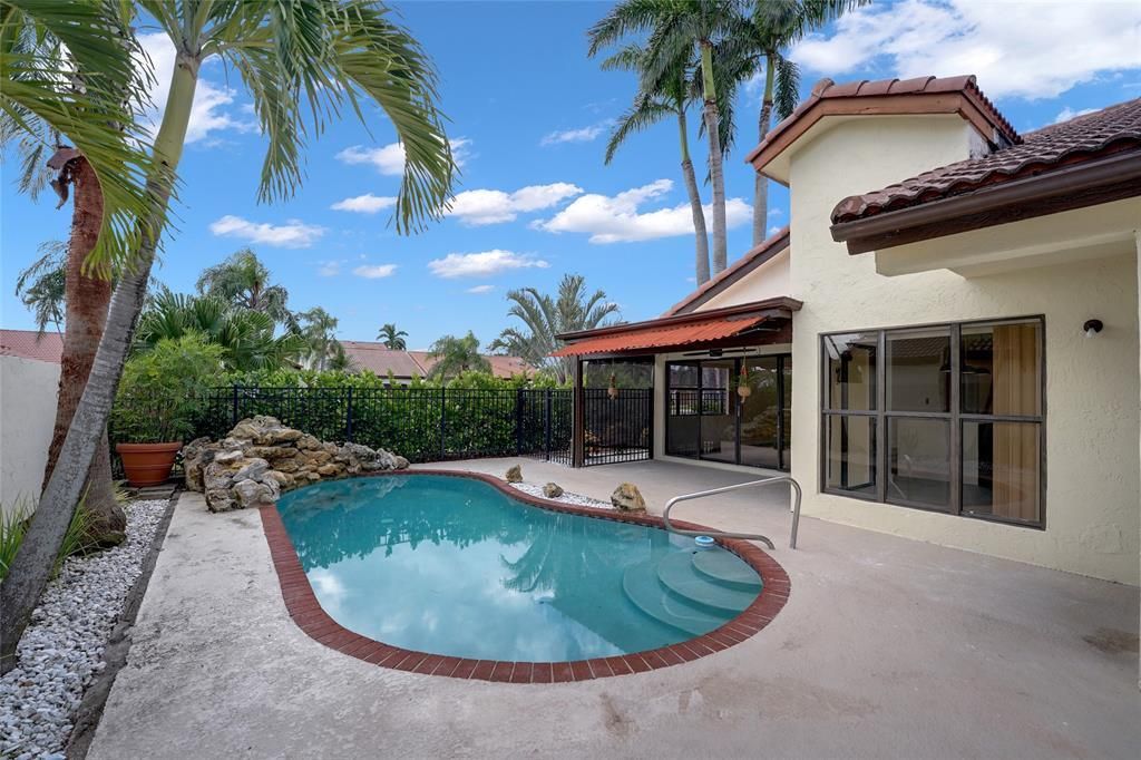 Active With Contract: $5,100 (3 beds, 2 baths, 1738 Square Feet)