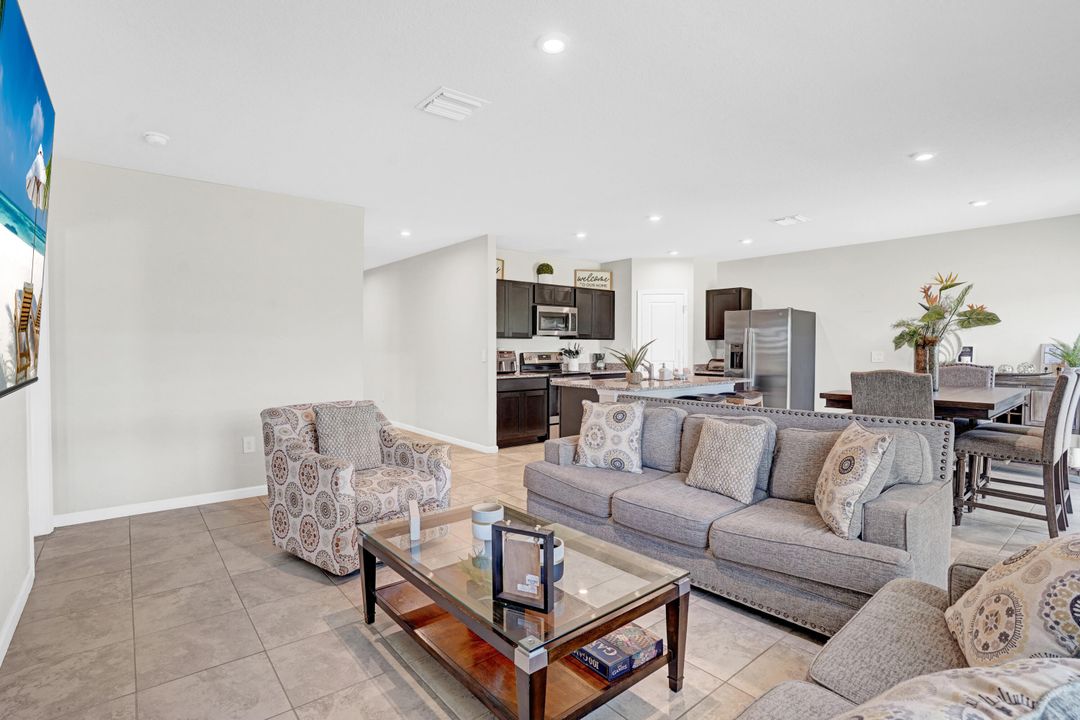 На продажу: $349,000 (3 спален, 2 ванн, 1715 Квадратных фут)