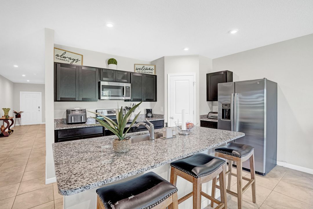 На продажу: $349,000 (3 спален, 2 ванн, 1715 Квадратных фут)