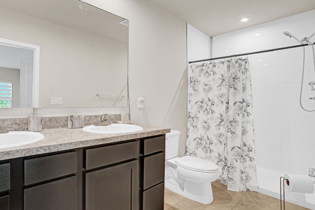 На продажу: $349,000 (3 спален, 2 ванн, 1715 Квадратных фут)