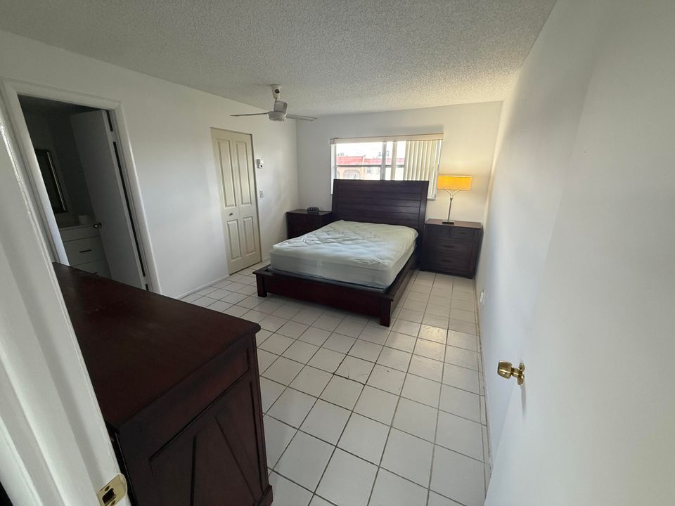 For Sale: $117,500 (1 beds, 1 baths, 812 Square Feet)