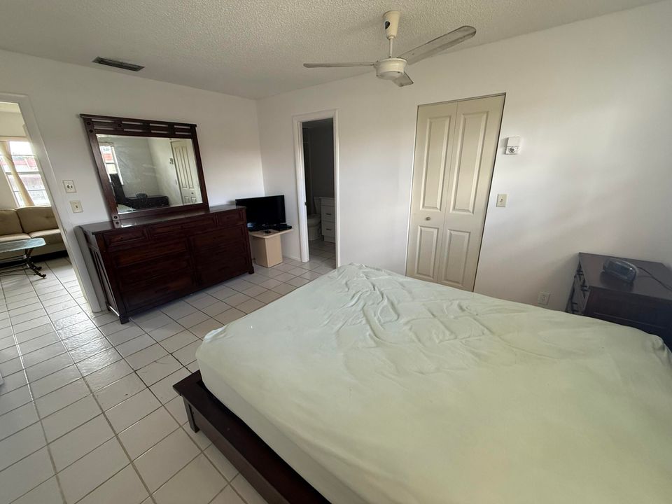 For Sale: $117,500 (1 beds, 1 baths, 812 Square Feet)