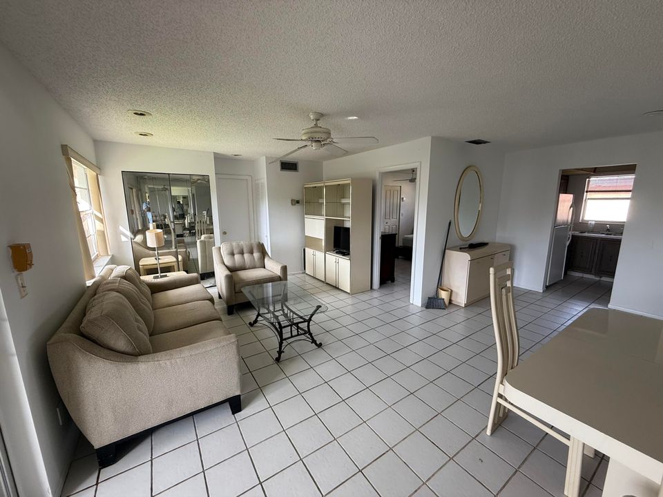 For Sale: $117,500 (1 beds, 1 baths, 812 Square Feet)