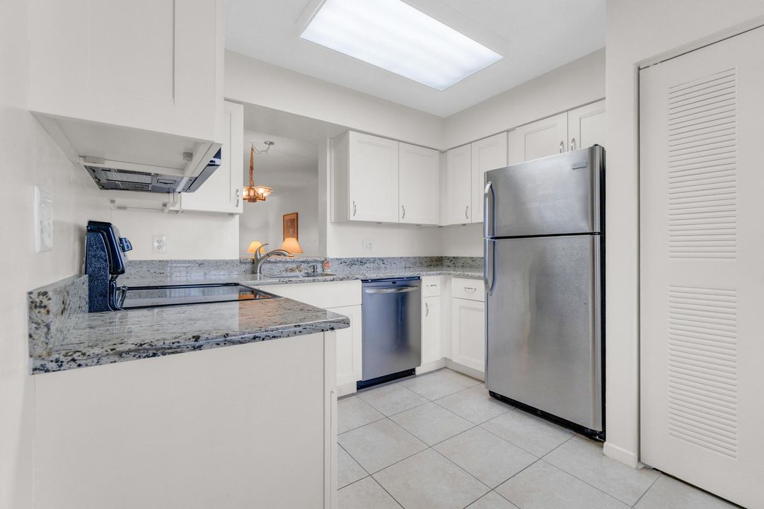 For Sale: $139,000 (2 beds, 2 baths, 1070 Square Feet)