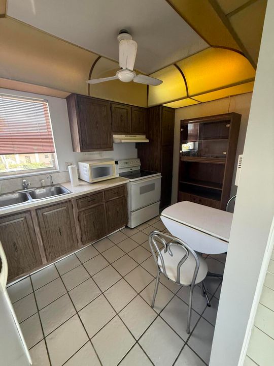 For Sale: $117,500 (1 beds, 1 baths, 812 Square Feet)