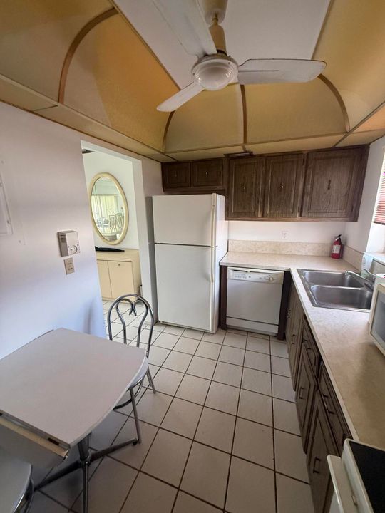 For Sale: $117,500 (1 beds, 1 baths, 812 Square Feet)