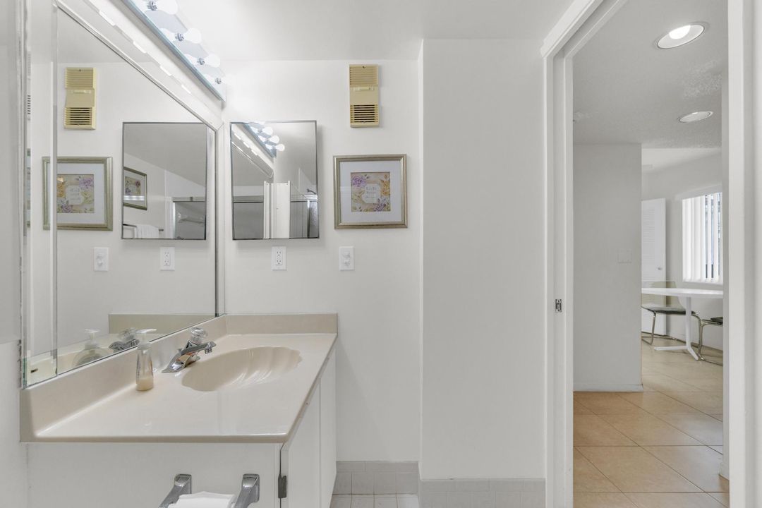 For Sale: $139,000 (2 beds, 2 baths, 1070 Square Feet)