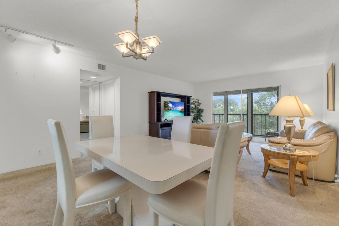 For Sale: $139,000 (2 beds, 2 baths, 1070 Square Feet)