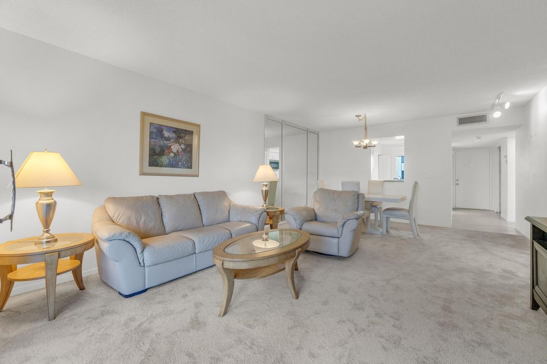 For Sale: $139,000 (2 beds, 2 baths, 1070 Square Feet)