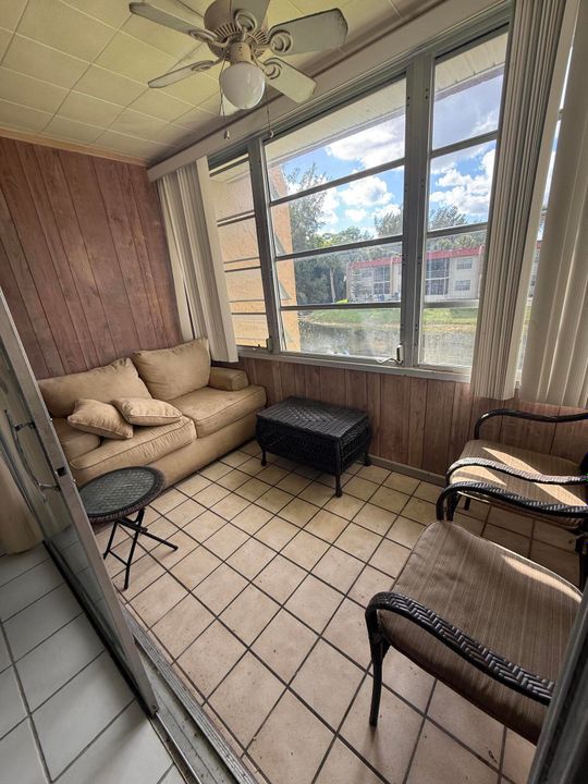 For Sale: $117,500 (1 beds, 1 baths, 812 Square Feet)