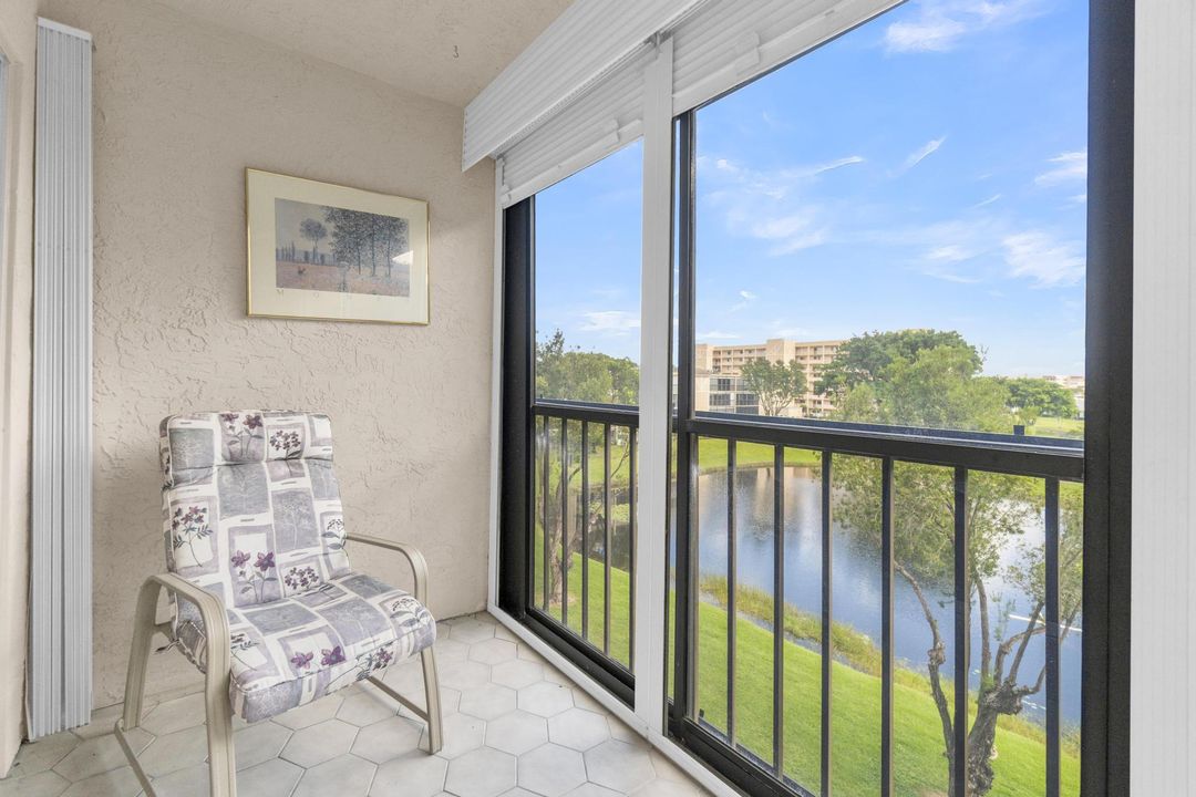 For Sale: $139,000 (2 beds, 2 baths, 1070 Square Feet)