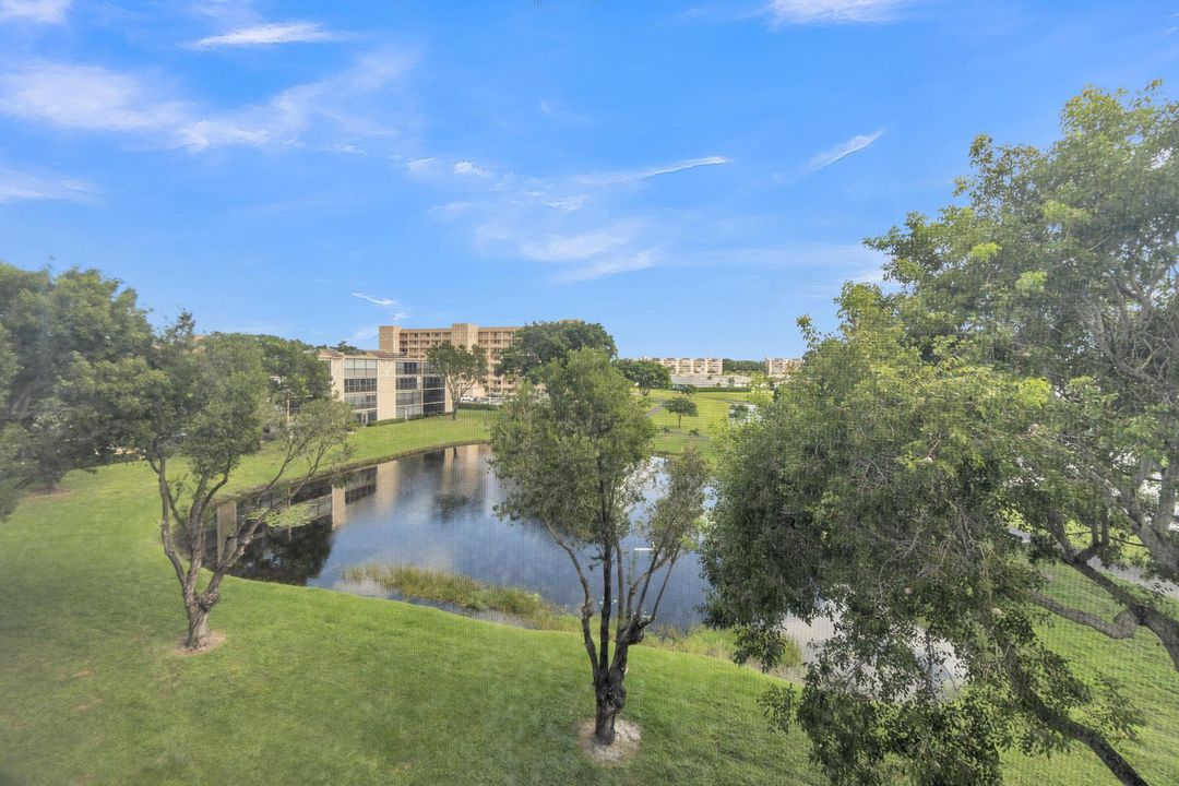 For Sale: $139,000 (2 beds, 2 baths, 1070 Square Feet)