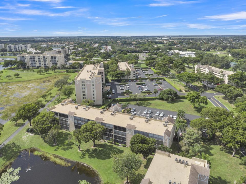 For Sale: $139,000 (2 beds, 2 baths, 1070 Square Feet)