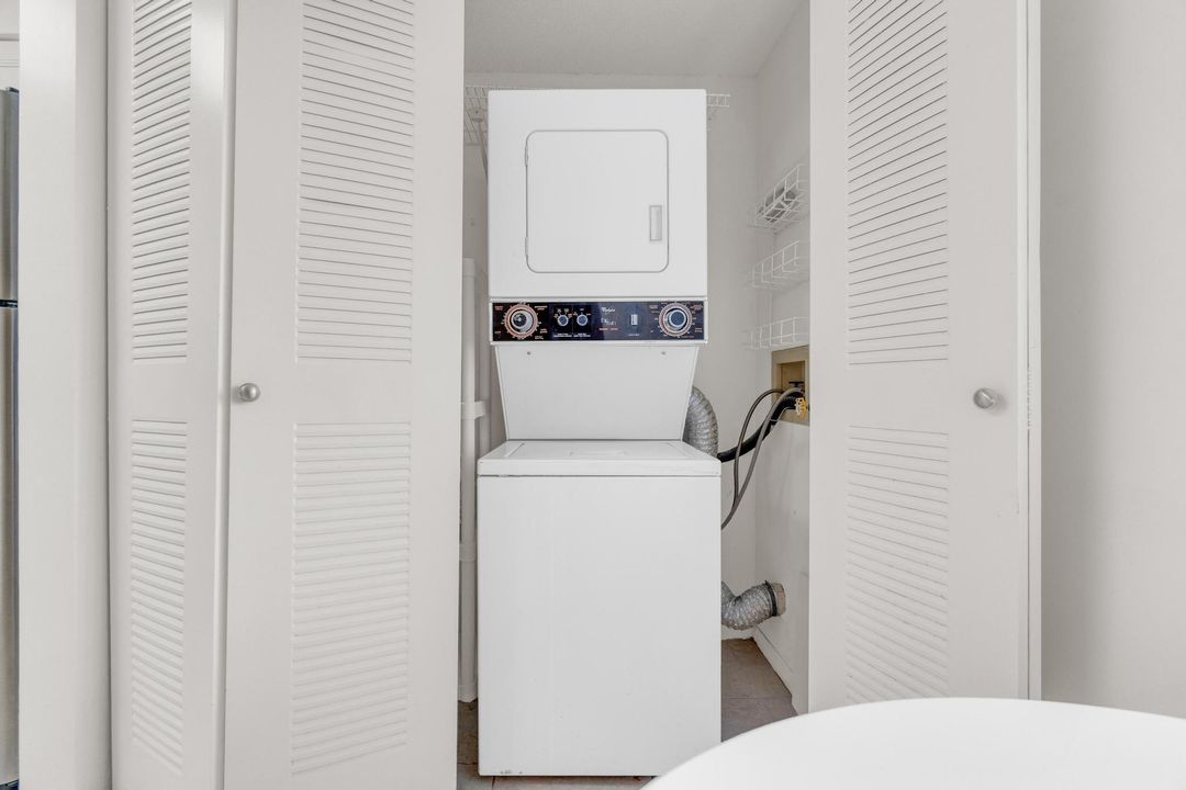 For Sale: $139,000 (2 beds, 2 baths, 1070 Square Feet)