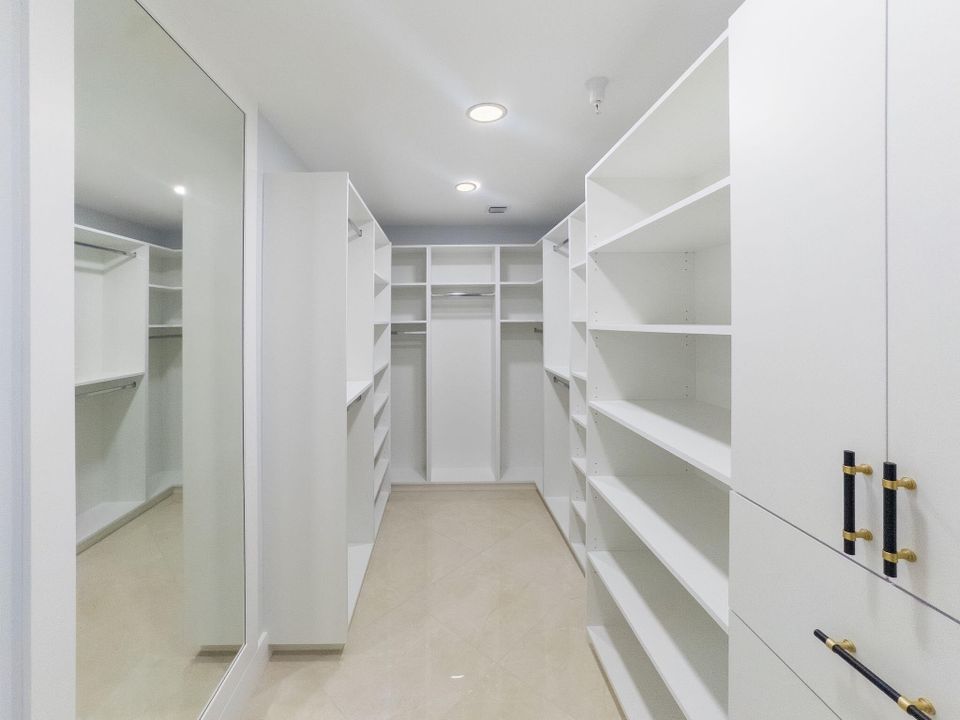 For Sale: $3,350,000 (3 beds, 5 baths, 3483 Square Feet)