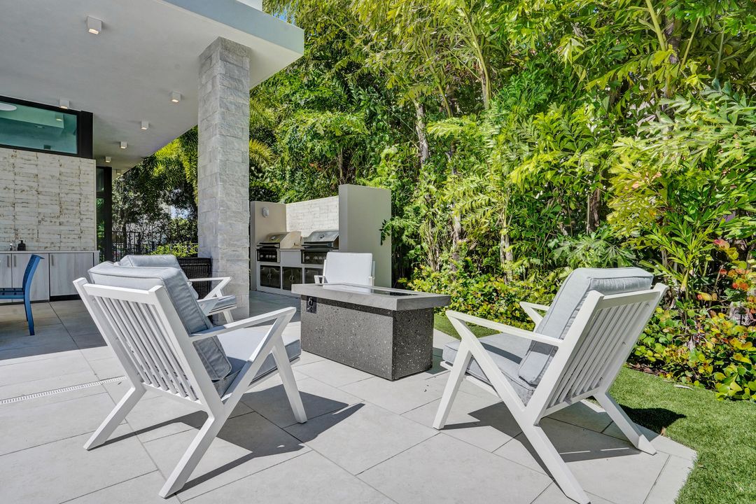 For Sale: $2,549,000 (3 beds, 3 baths, 1978 Square Feet)