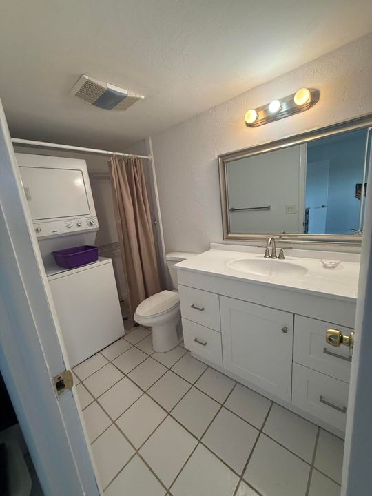 For Sale: $117,500 (1 beds, 1 baths, 812 Square Feet)
