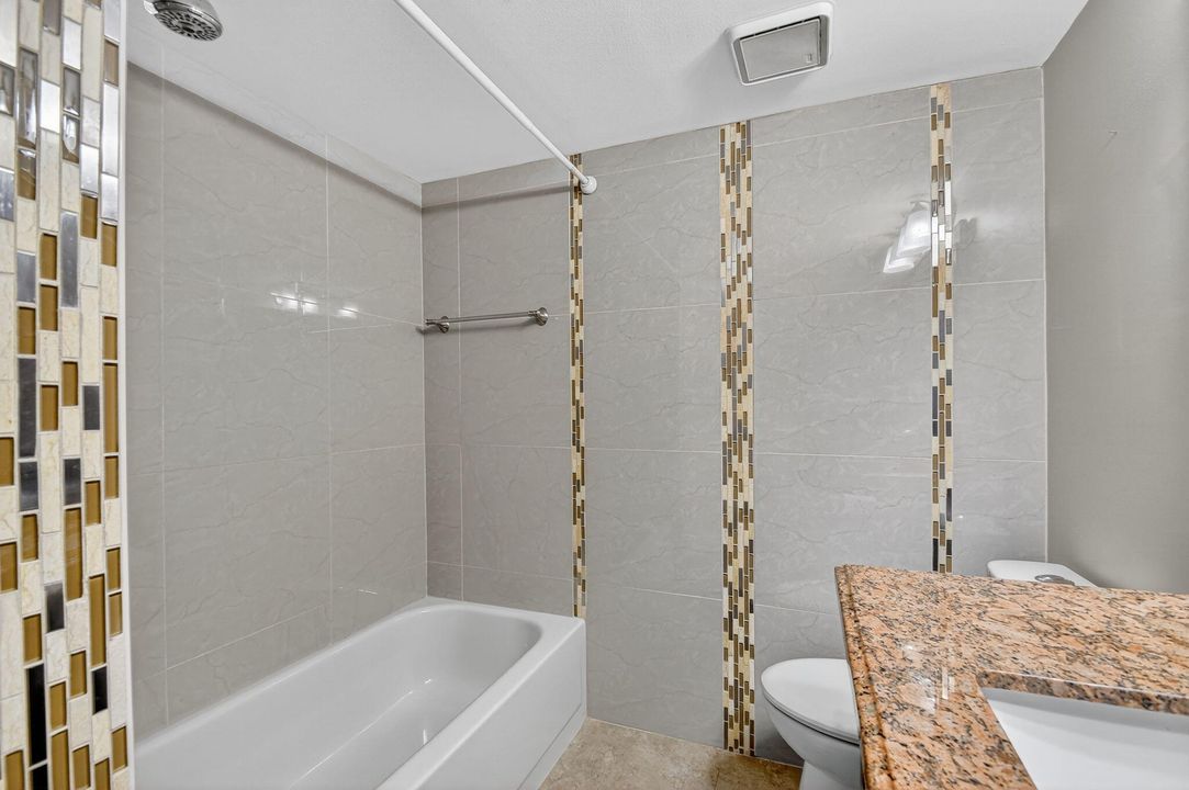 For Sale: $169,900 (2 beds, 2 baths, 1100 Square Feet)