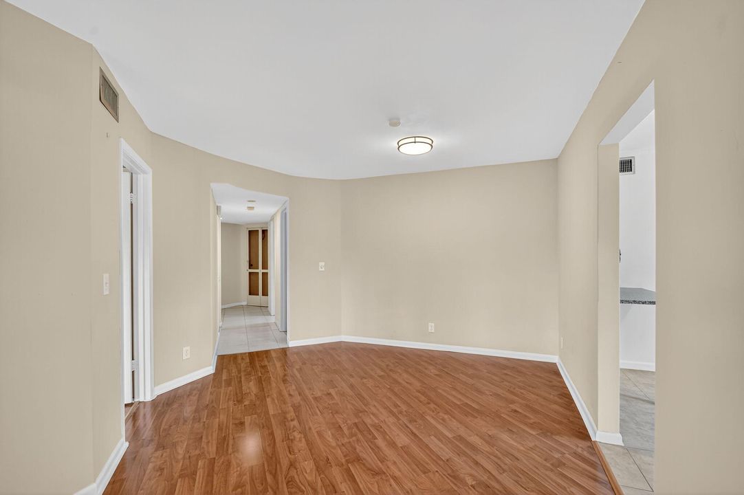 For Sale: $169,900 (2 beds, 2 baths, 1100 Square Feet)