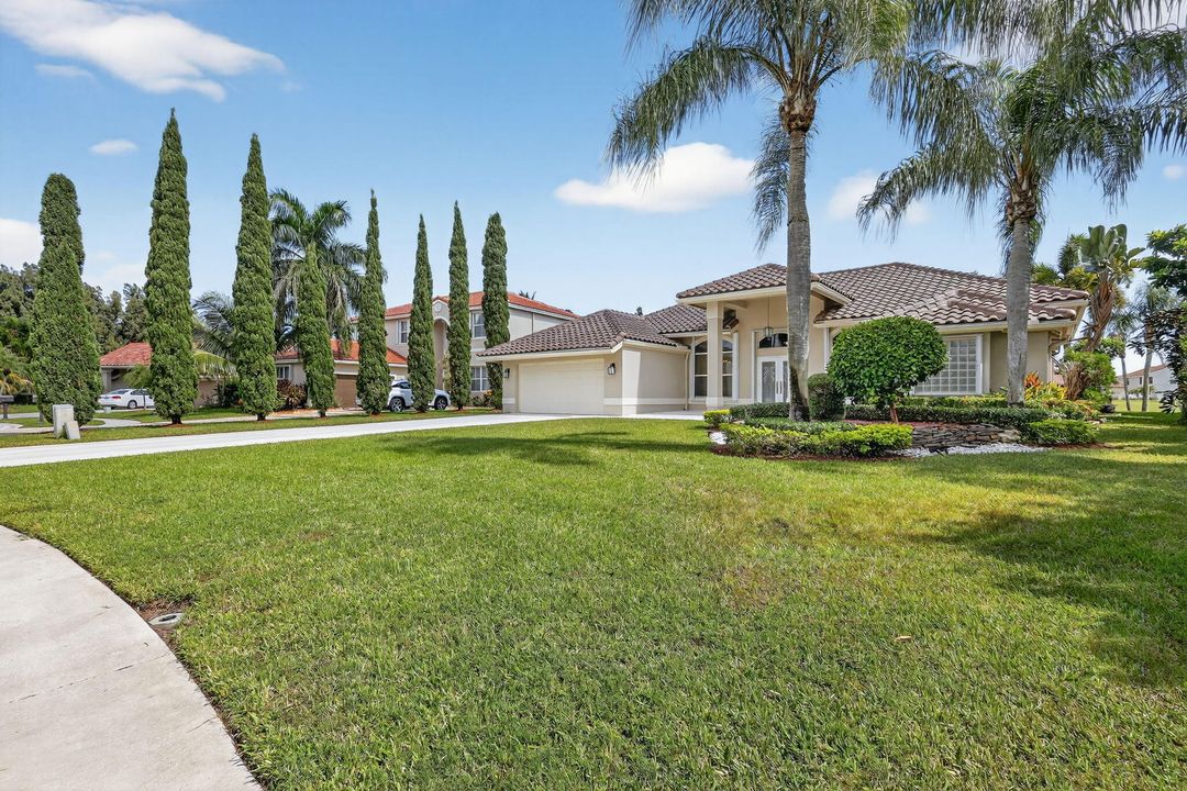 Active With Contract: $779,000 (4 beds, 3 baths, 2470 Square Feet)