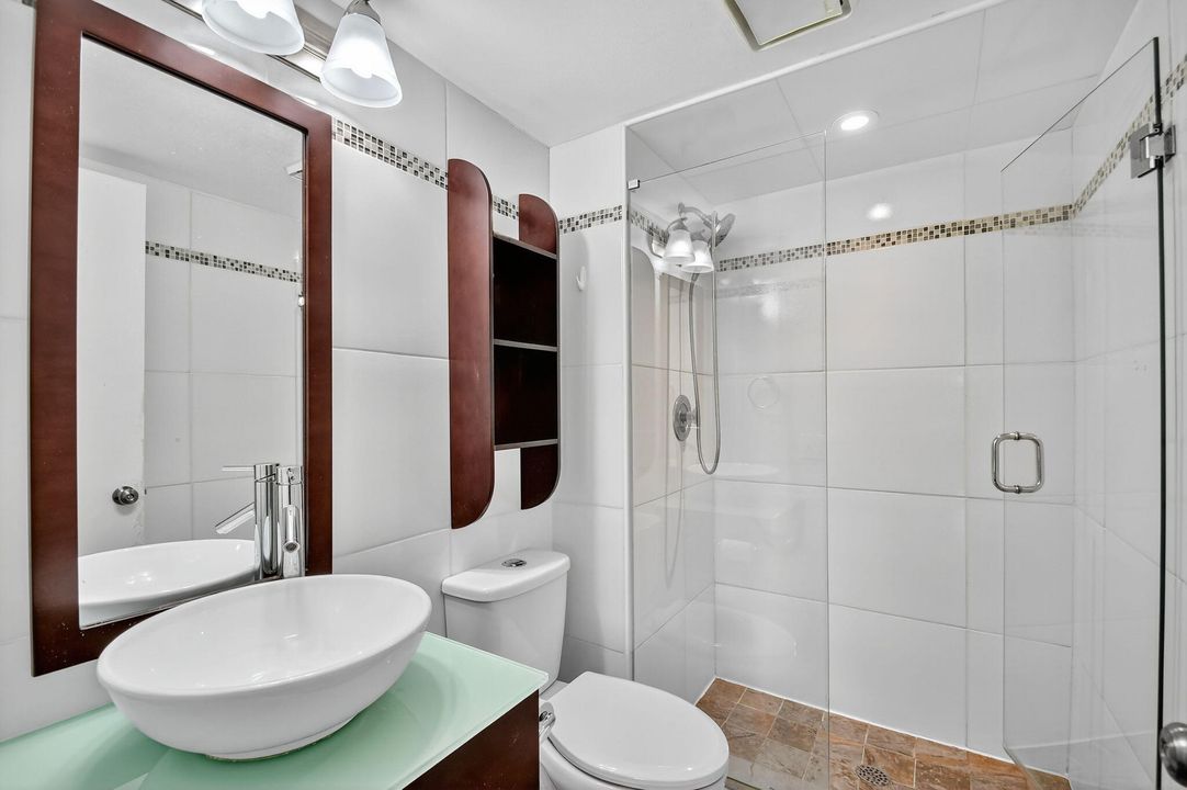 For Sale: $169,900 (2 beds, 2 baths, 1100 Square Feet)