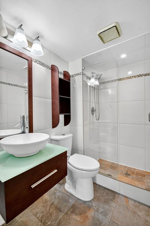 For Sale: $169,900 (2 beds, 2 baths, 1100 Square Feet)