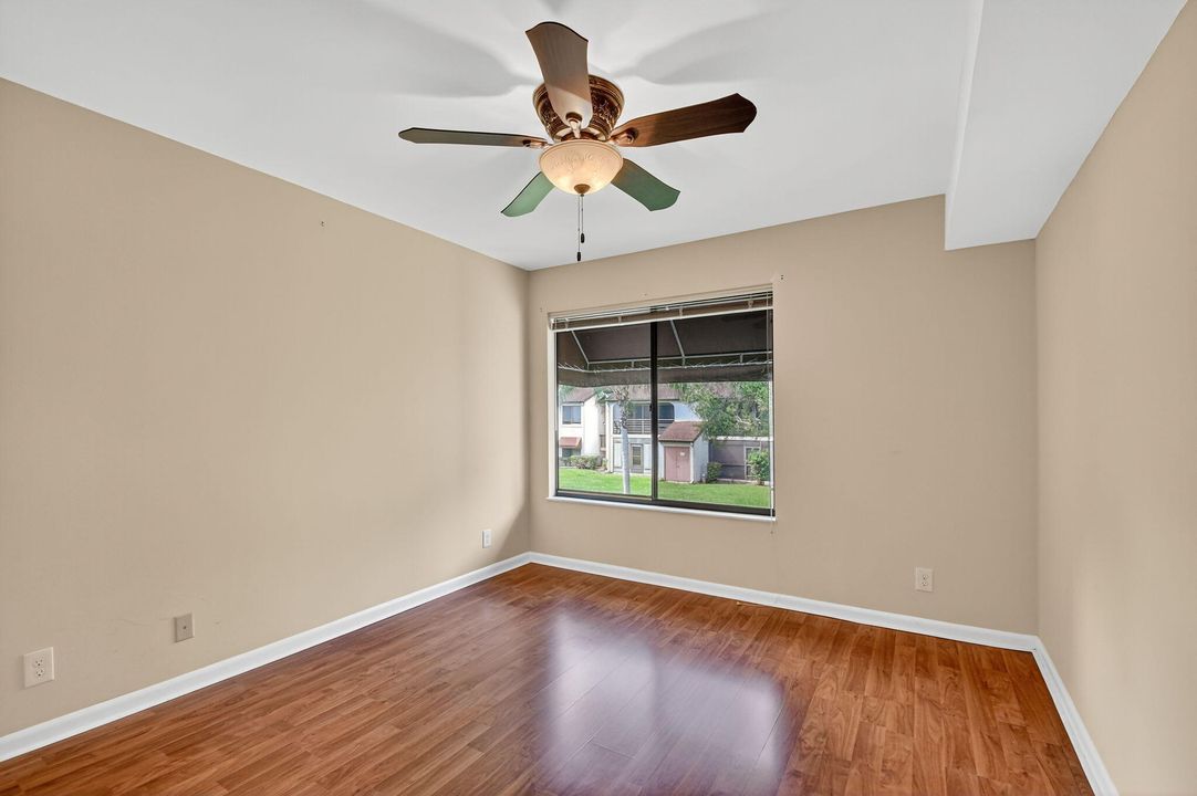 For Sale: $169,900 (2 beds, 2 baths, 1100 Square Feet)