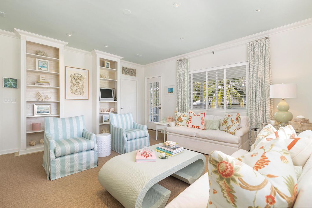 Под контрактом: $1,695,000 (2 спален, 2 ванн, 765 Квадратных фут)