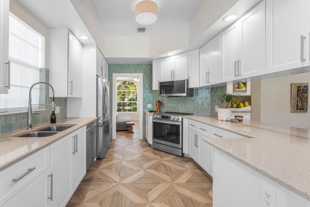 Под контрактом: $8,000 (3 спален, 3 ванн, 2001 Квадратных фут)