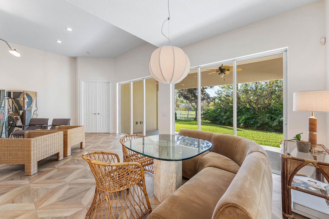 Под контрактом: $8,000 (3 спален, 3 ванн, 2001 Квадратных фут)