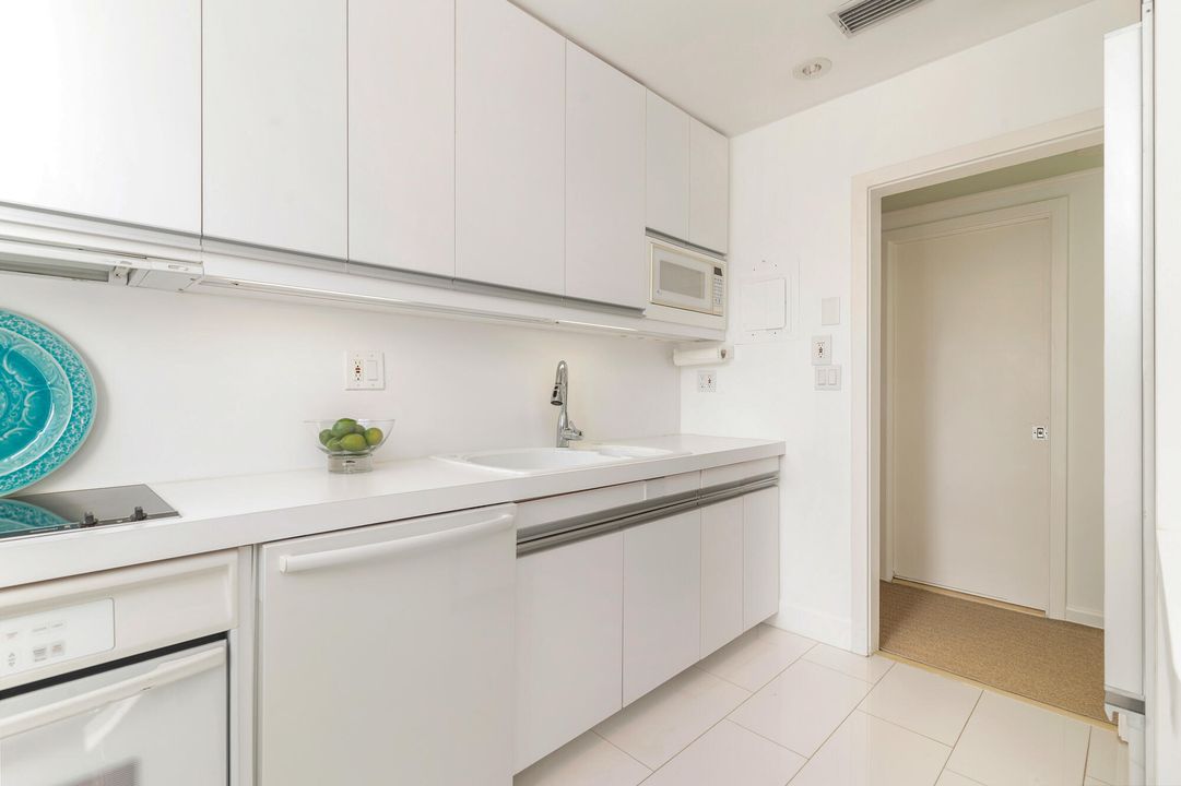 Под контрактом: $1,695,000 (2 спален, 2 ванн, 765 Квадратных фут)