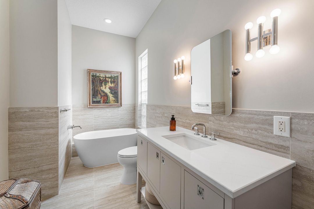 Под контрактом: $8,000 (3 спален, 3 ванн, 2001 Квадратных фут)