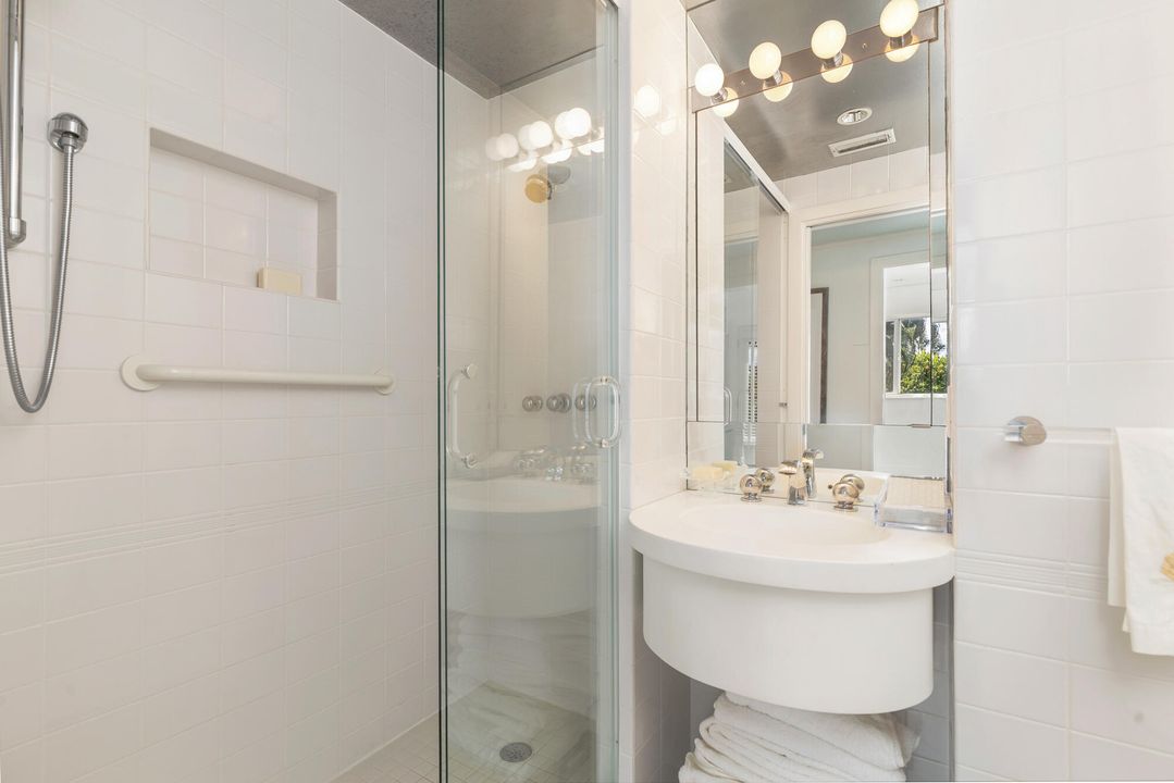 Под контрактом: $1,695,000 (2 спален, 2 ванн, 765 Квадратных фут)