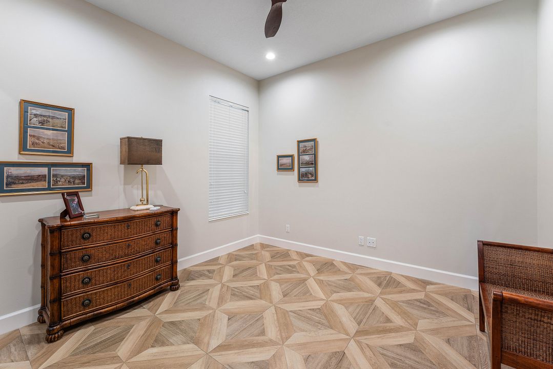 Под контрактом: $8,000 (3 спален, 3 ванн, 2001 Квадратных фут)