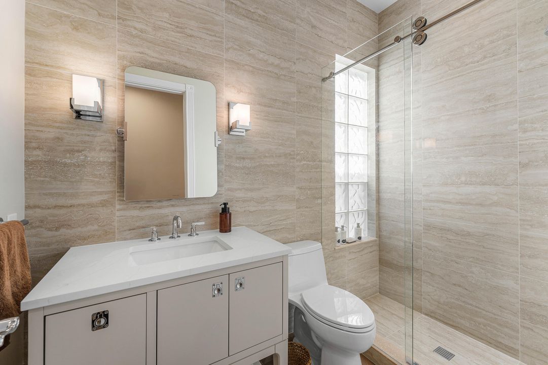 Под контрактом: $8,000 (3 спален, 3 ванн, 2001 Квадратных фут)