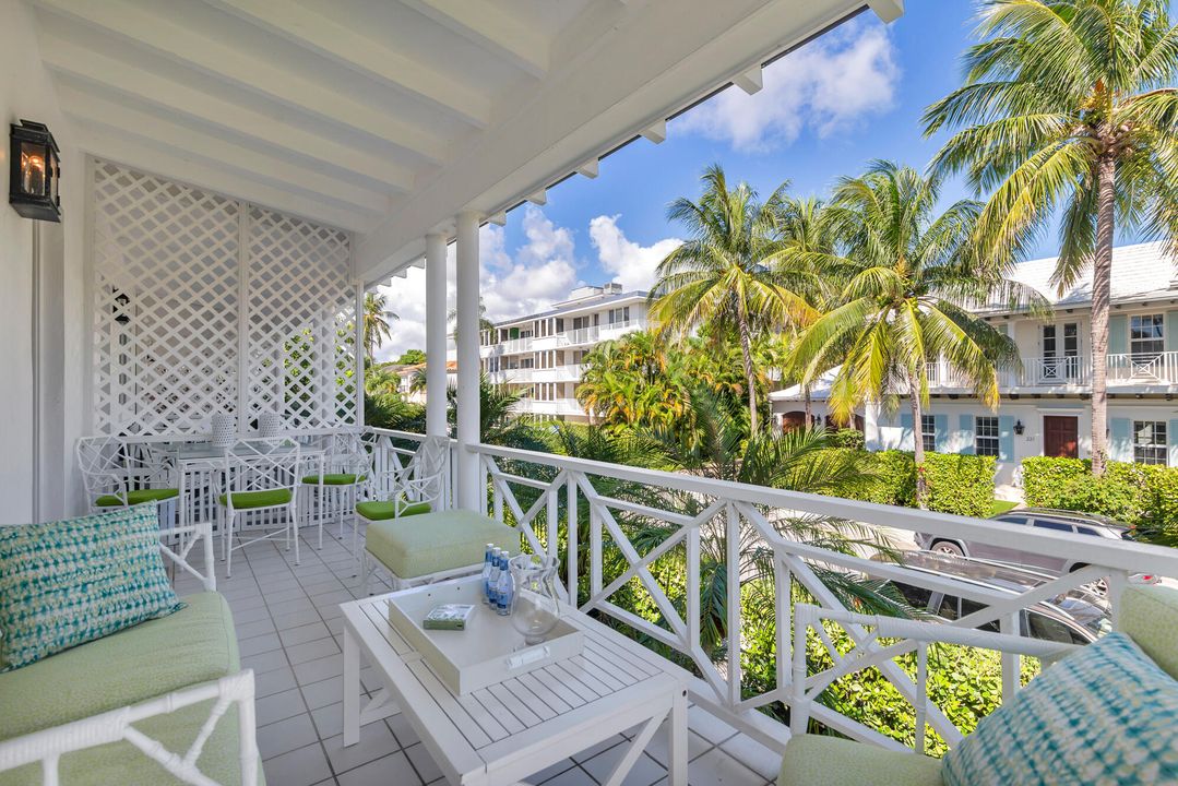 Под контрактом: $1,695,000 (2 спален, 2 ванн, 765 Квадратных фут)