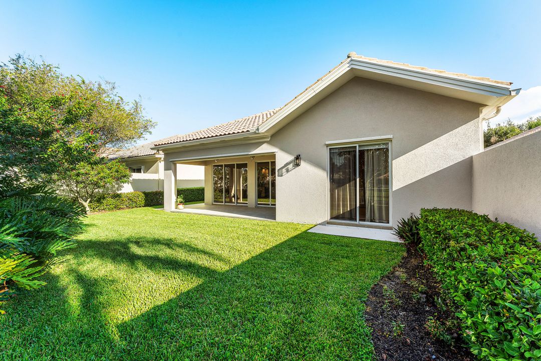 Под контрактом: $8,000 (3 спален, 3 ванн, 2001 Квадратных фут)