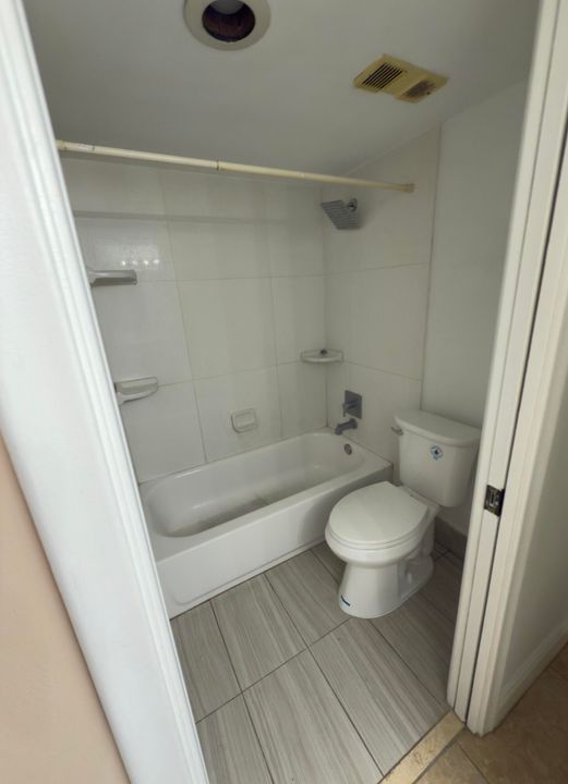 出租: $2,000 (2 贝兹, 2 浴室, 1030 平方英尺)