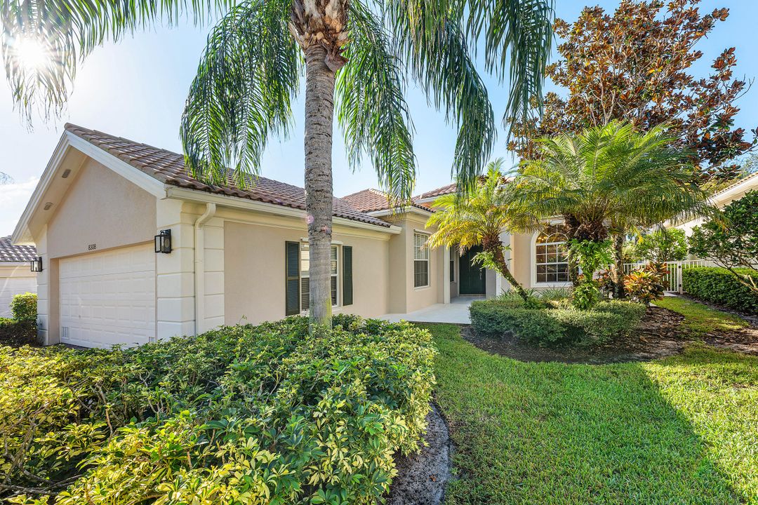 Под контрактом: $8,000 (3 спален, 3 ванн, 2001 Квадратных фут)