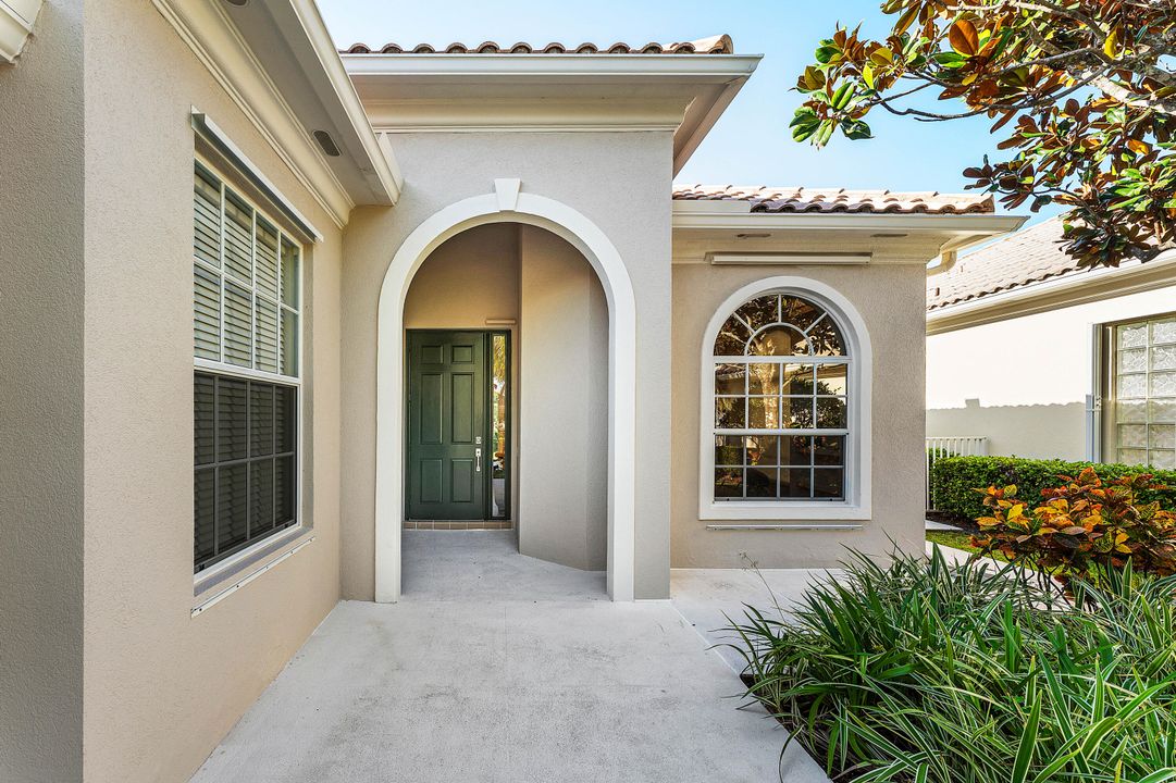 Под контрактом: $8,000 (3 спален, 3 ванн, 2001 Квадратных фут)