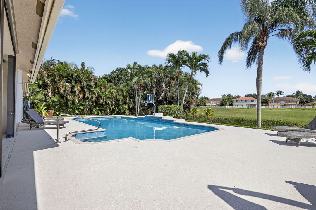 Active With Contract: $779,000 (4 beds, 3 baths, 2470 Square Feet)