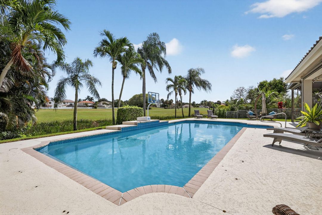 Active With Contract: $779,000 (4 beds, 3 baths, 2470 Square Feet)