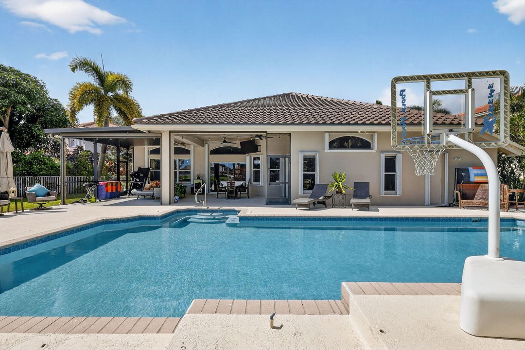 Active With Contract: $779,000 (4 beds, 3 baths, 2470 Square Feet)