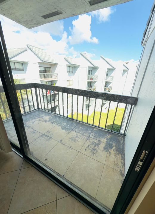 出租: $2,000 (2 贝兹, 2 浴室, 1030 平方英尺)