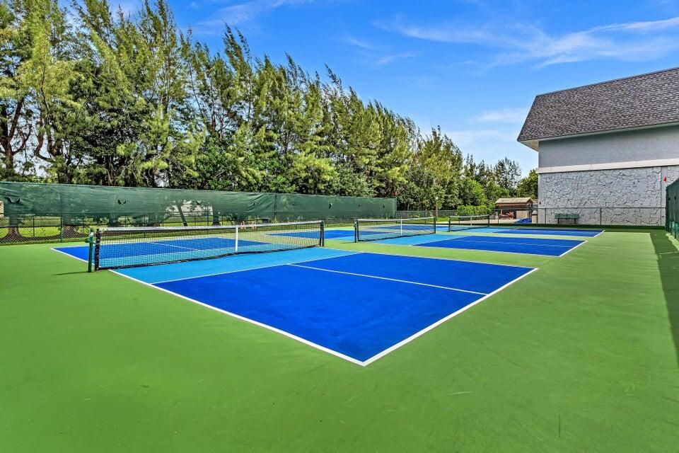 For Sale: $139,000 (2 beds, 2 baths, 1070 Square Feet)