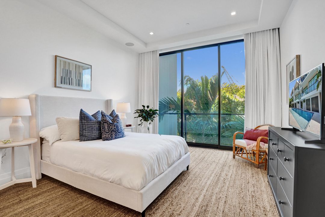 For Sale: $2,549,000 (3 beds, 3 baths, 1978 Square Feet)